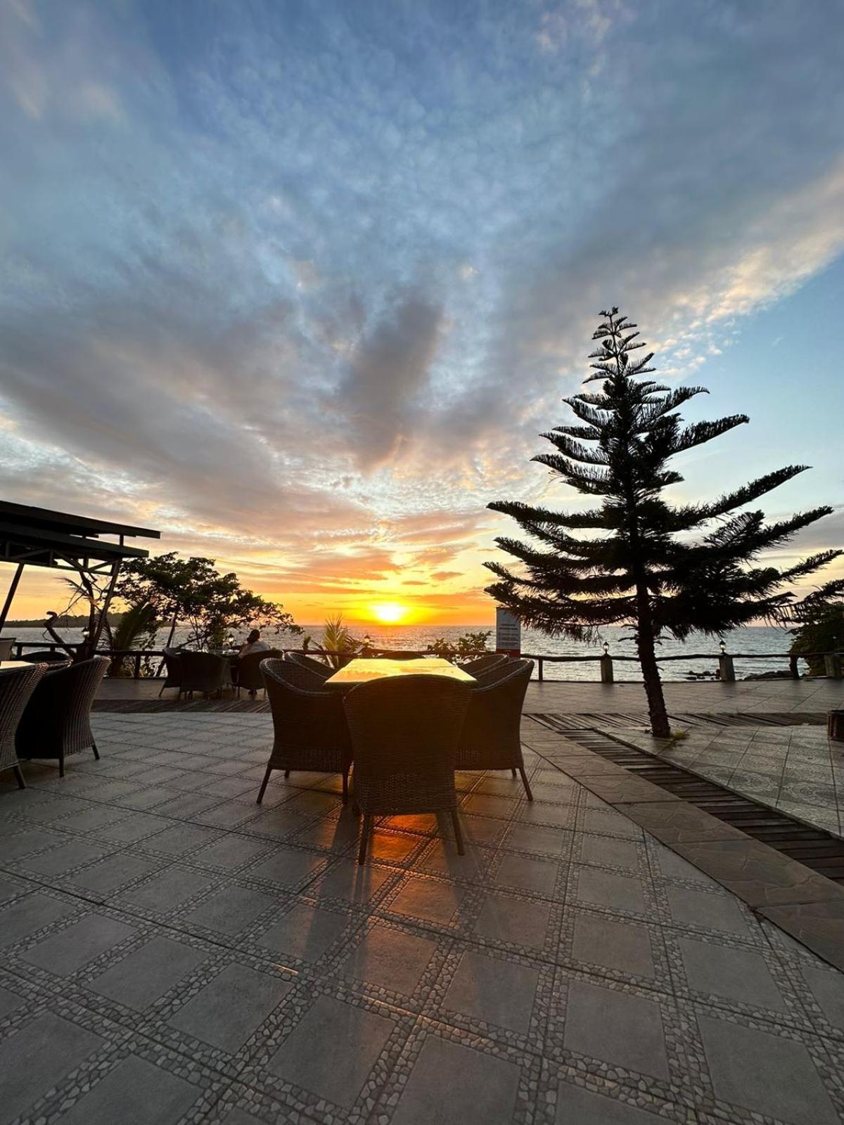 Kasuari Valley Beach Resort Sorong Dış mekan fotoğraf