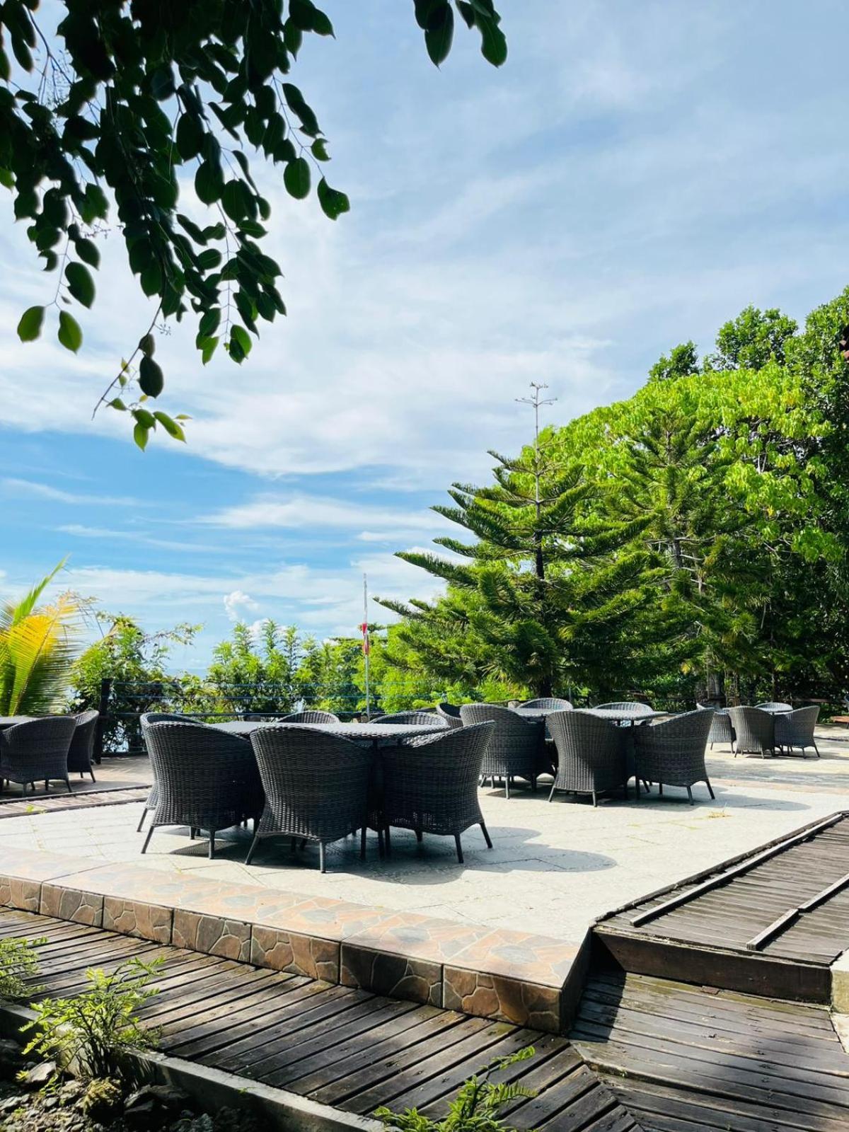 Kasuari Valley Beach Resort Sorong Dış mekan fotoğraf